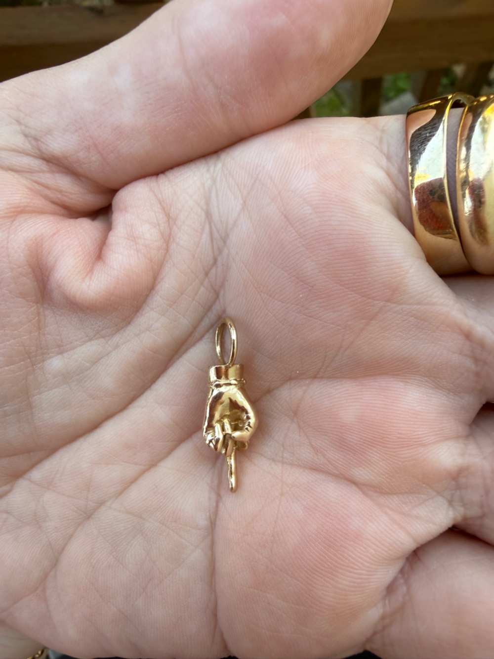 Maura Green "The Ladybird" Ladyfinger in 14K yellow gold - Picture 3 of 4